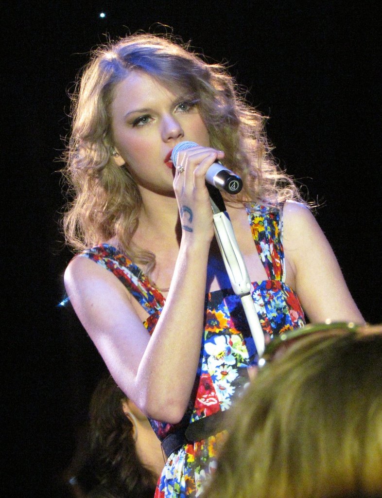 Taylor Swift — March 23 - Abbey Road Studios — photo 48