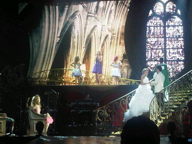 Taylor Swift — May 21 - Speak Now... Help Now! — photo 7