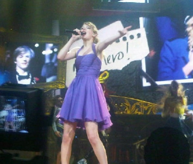 Taylor Swift — May 21 - Speak Now... Help Now! — photo 12