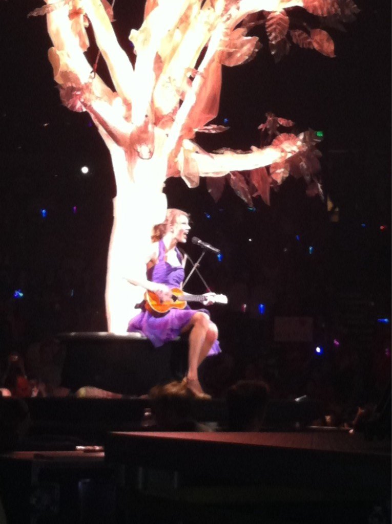 Taylor Swift — May 21 - Speak Now... Help Now! — photo 13