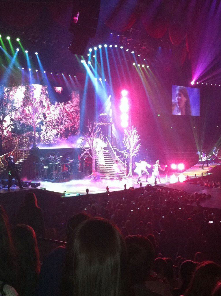 Taylor Swift — May 21 - Speak Now... Help Now! — photo 14