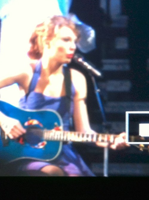 Taylor Swift — May 21 - Speak Now... Help Now! — photo 27