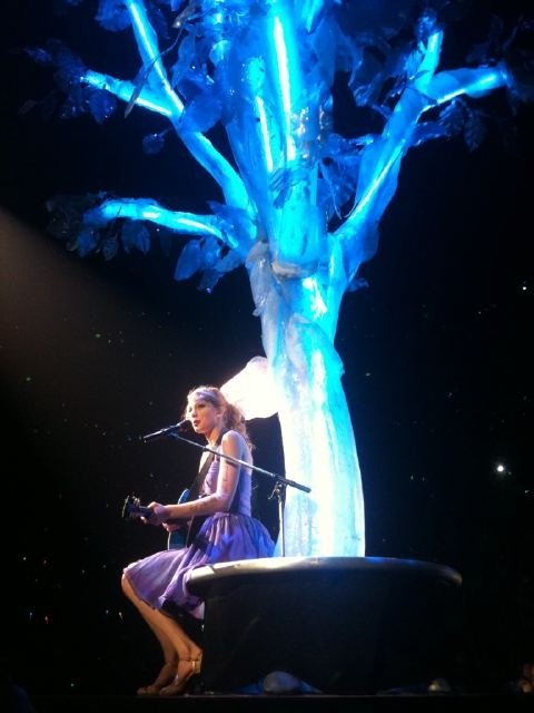 Taylor Swift — May 21 - Speak Now... Help Now! — photo 28