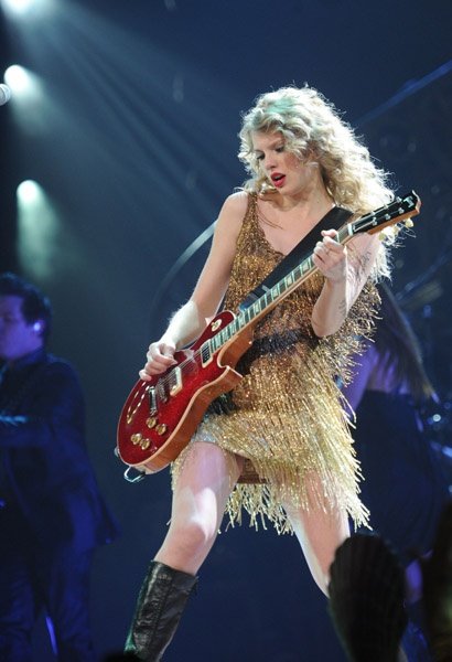 Taylor Swift — May 21 - Speak Now... Help Now! — photo 31