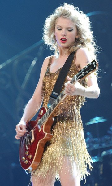 Taylor Swift — May 21 - Speak Now... Help Now! — photo 32