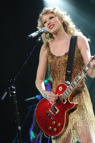 Taylor Swift — May 21 - Speak Now... Help Now! — photo 33