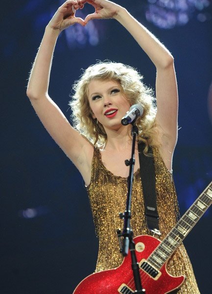 Taylor Swift — May 21 - Speak Now... Help Now! — photo 36