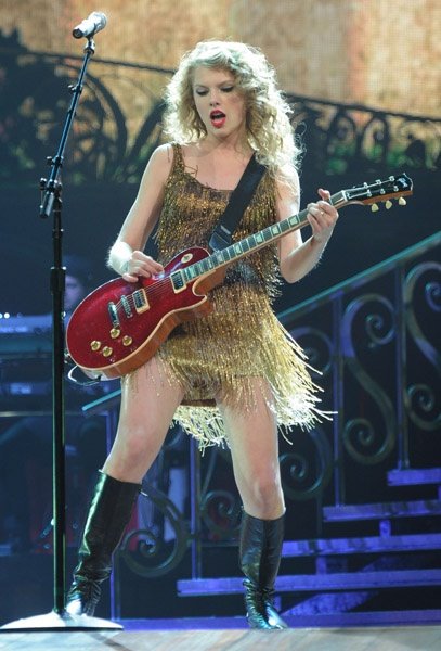 Taylor Swift — May 21 - Speak Now... Help Now! — photo 46