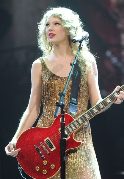 Taylor Swift — May 21 - Speak Now... Help Now! — photo 47
