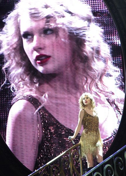 Taylor Swift — May 21 - Speak Now... Help Now! — photo 49
