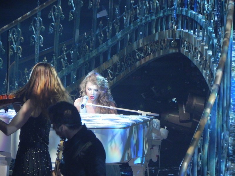 Taylor Swift — May 21 - Speak Now... Help Now! — photo 75
