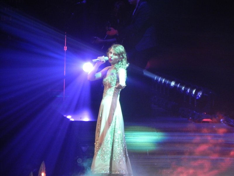 Taylor Swift — May 21 - Speak Now... Help Now! — photo 77