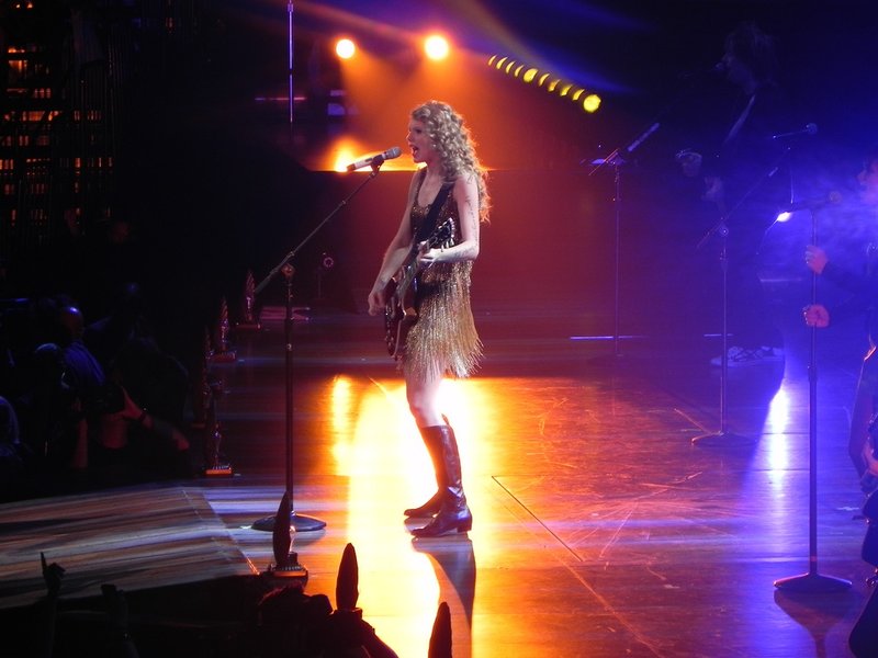 Taylor Swift — May 21 - Speak Now... Help Now! — photo 80
