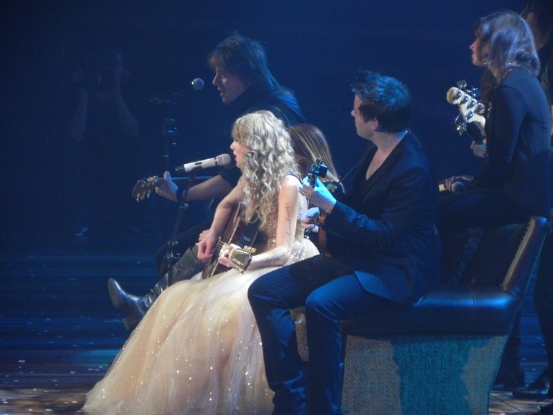 Taylor Swift — May 21 - Speak Now... Help Now! — photo 81