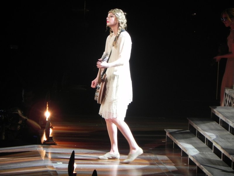 Taylor Swift — May 21 - Speak Now... Help Now! — photo 82