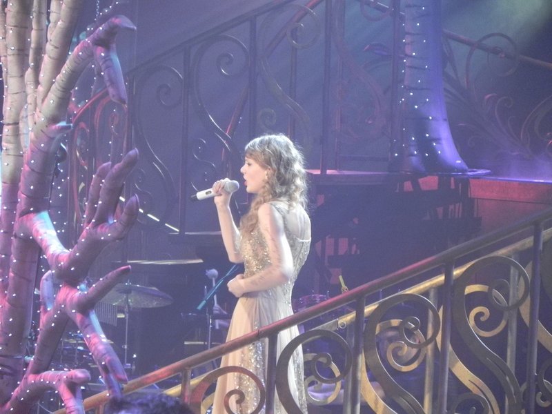 Taylor Swift — May 21 - Speak Now... Help Now! — photo 84