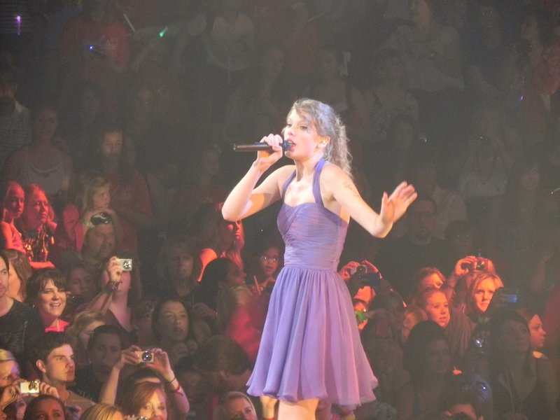 Taylor Swift — May 21 - Speak Now... Help Now! — photo 90