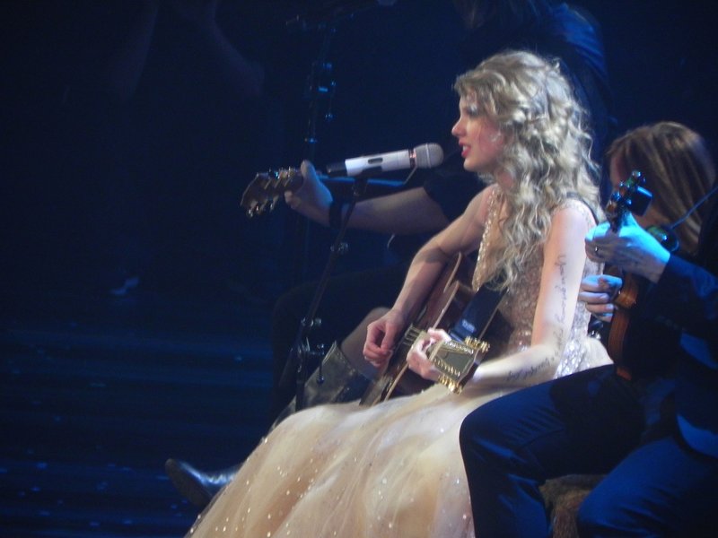 Taylor Swift — May 21 - Speak Now... Help Now! — photo 91