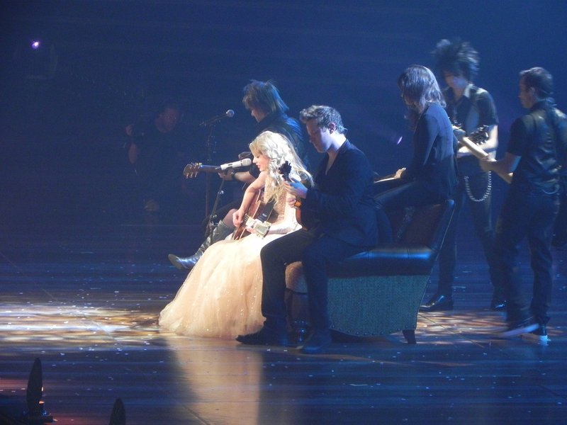 Taylor Swift — May 21 - Speak Now... Help Now! — photo 92