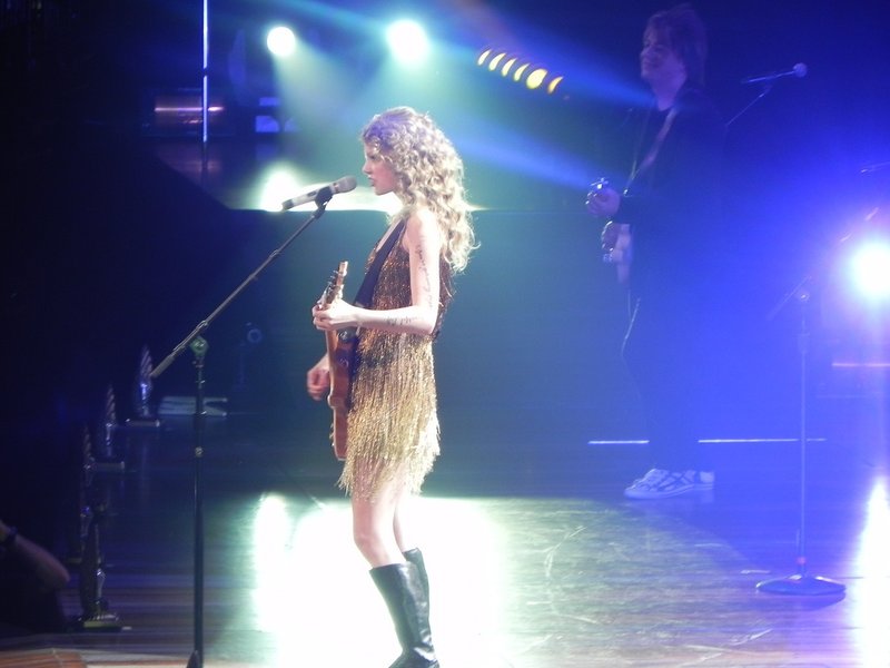Taylor Swift — May 21 - Speak Now... Help Now! — photo 96