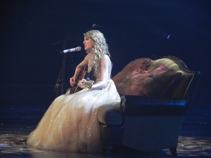 Taylor Swift — May 21 - Speak Now... Help Now! — photo 98