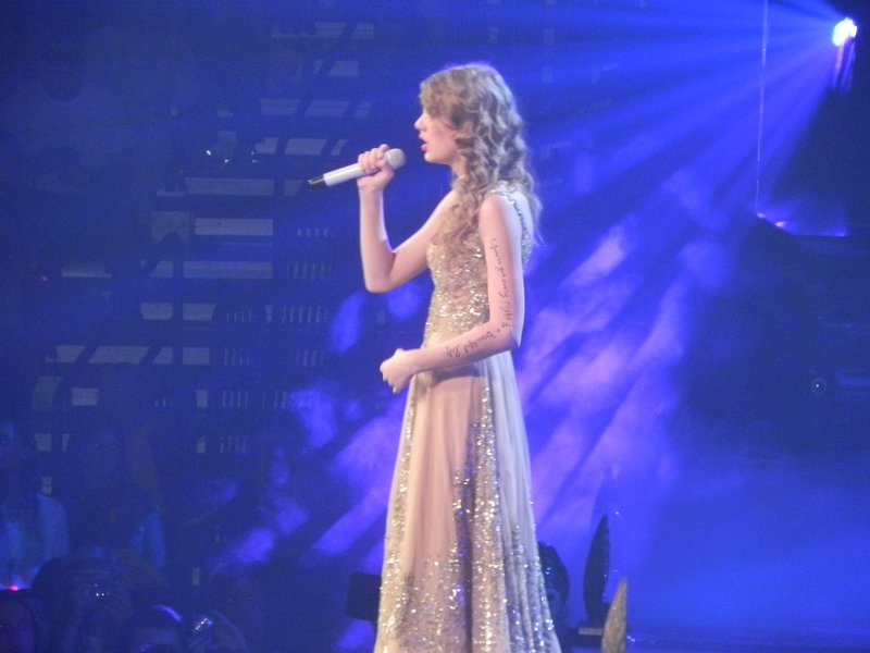 Taylor Swift — May 21 - Speak Now... Help Now! — photo 101