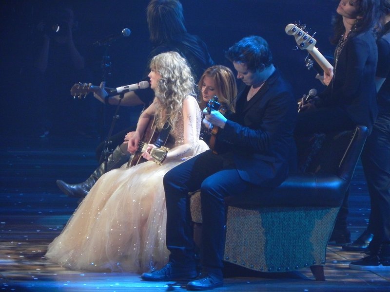 Taylor Swift — May 21 - Speak Now... Help Now! — photo 102
