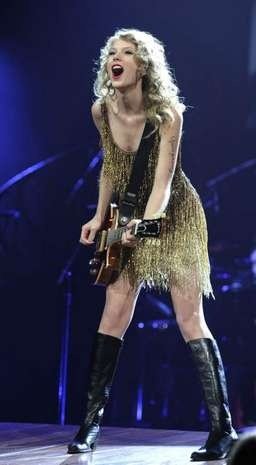 Taylor Swift — May 21 - Speak Now... Help Now! — photo 120
