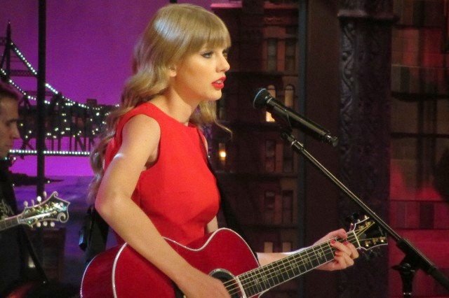 Taylor Swift — October 23 - Live on Letterman — photo 17