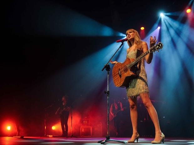 Taylor Swift — September 13 - Pocket Show — photo 3