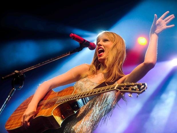 Taylor Swift — September 13 - Pocket Show — photo 8