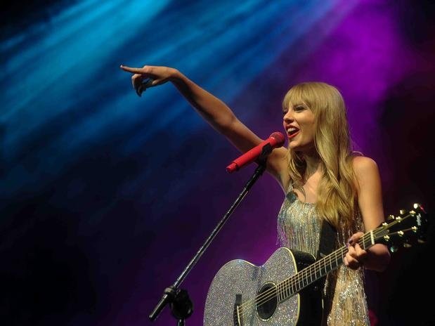 Taylor Swift — September 13 - Pocket Show — photo 10