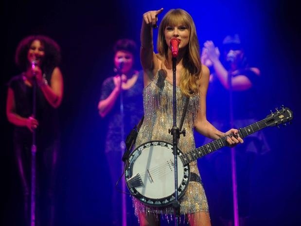 Taylor Swift — September 13 - Pocket Show — photo 14