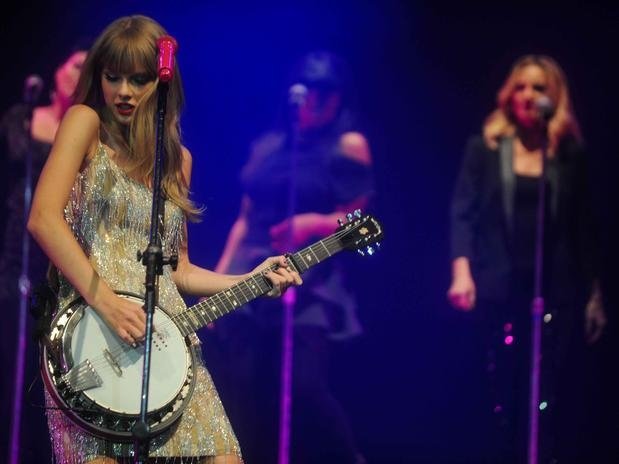 Taylor Swift — September 13 - Pocket Show — photo 15