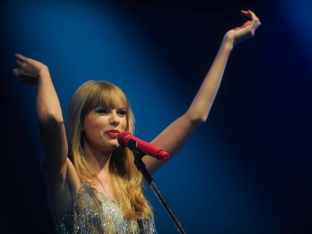 Taylor Swift — September 13 - Pocket Show — photo 16
