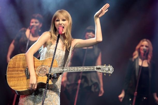 Taylor Swift — September 13 - Pocket Show — photo 26
