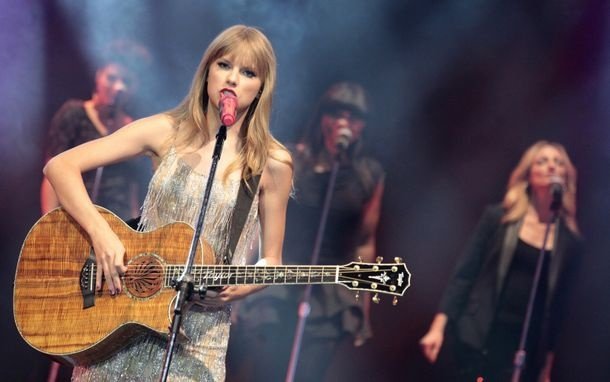 Taylor Swift — September 13 - Pocket Show — photo 27