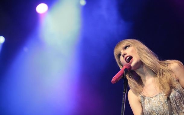Taylor Swift — September 13 - Pocket Show — photo 37
