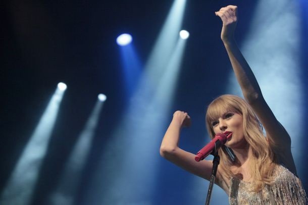 Taylor Swift — September 13 - Pocket Show — photo 38