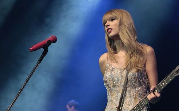 Taylor Swift — September 13 - Pocket Show — photo 40