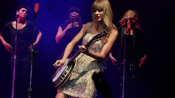 Taylor Swift — September 13 - Pocket Show — photo 49