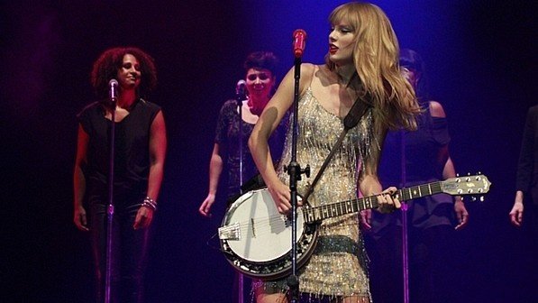 Taylor Swift — September 13 - Pocket Show — photo 51