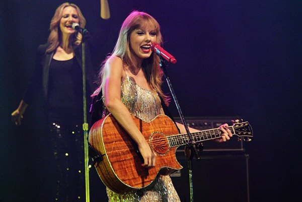 Taylor Swift — September 13 - Pocket Show — photo 90