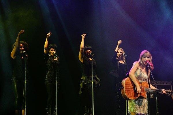 Taylor Swift — September 13 - Pocket Show — photo 100