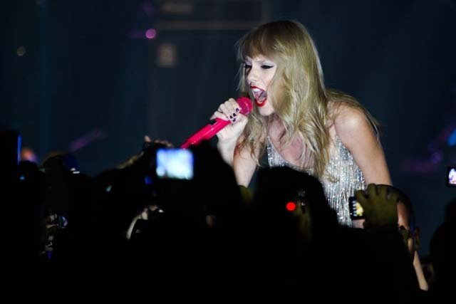 Taylor Swift — September 13 - Pocket Show — photo 150