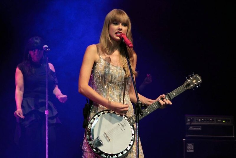 Taylor Swift — September 13 - Pocket Show — photo 179