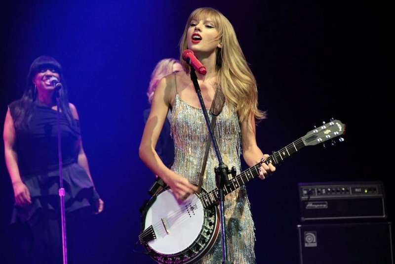Taylor Swift — September 13 - Pocket Show — photo 184