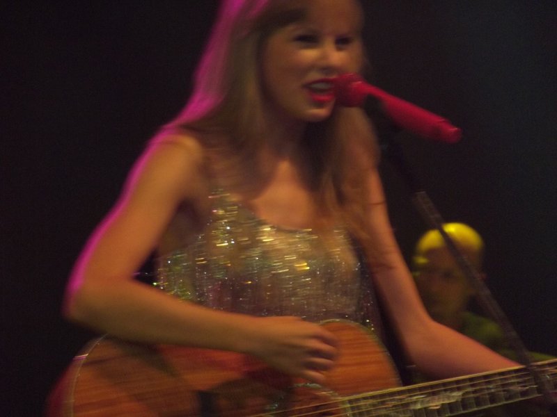 Taylor Swift — September 13 - Pocket Show — photo 195