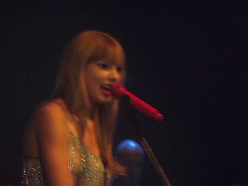 Taylor Swift — September 13 - Pocket Show — photo 200