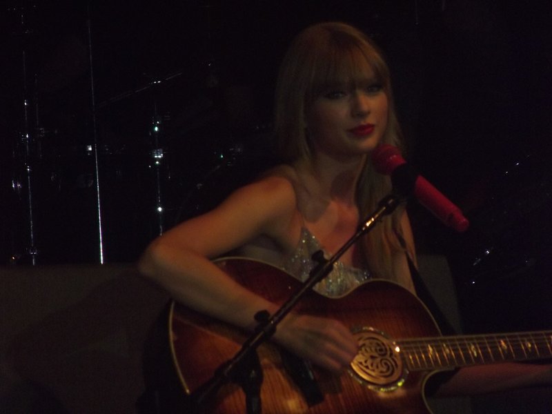 Taylor Swift — September 13 - Pocket Show — photo 210